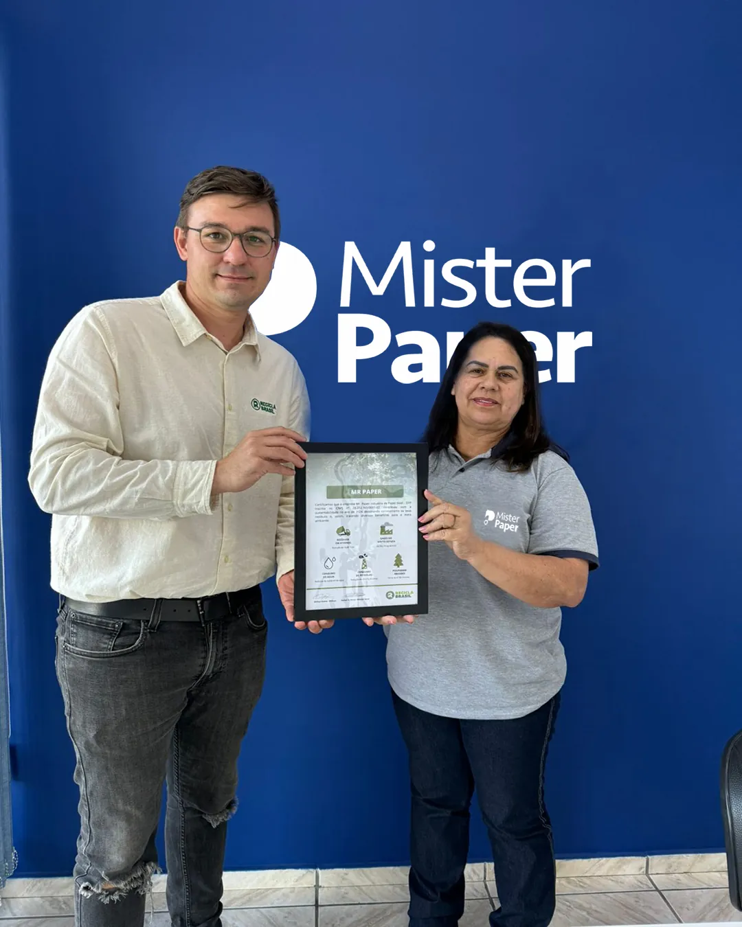 Entrega do Certificado de Contribuição de Sustentabilidade 2024 da Recicla Brasil à Mister Paper