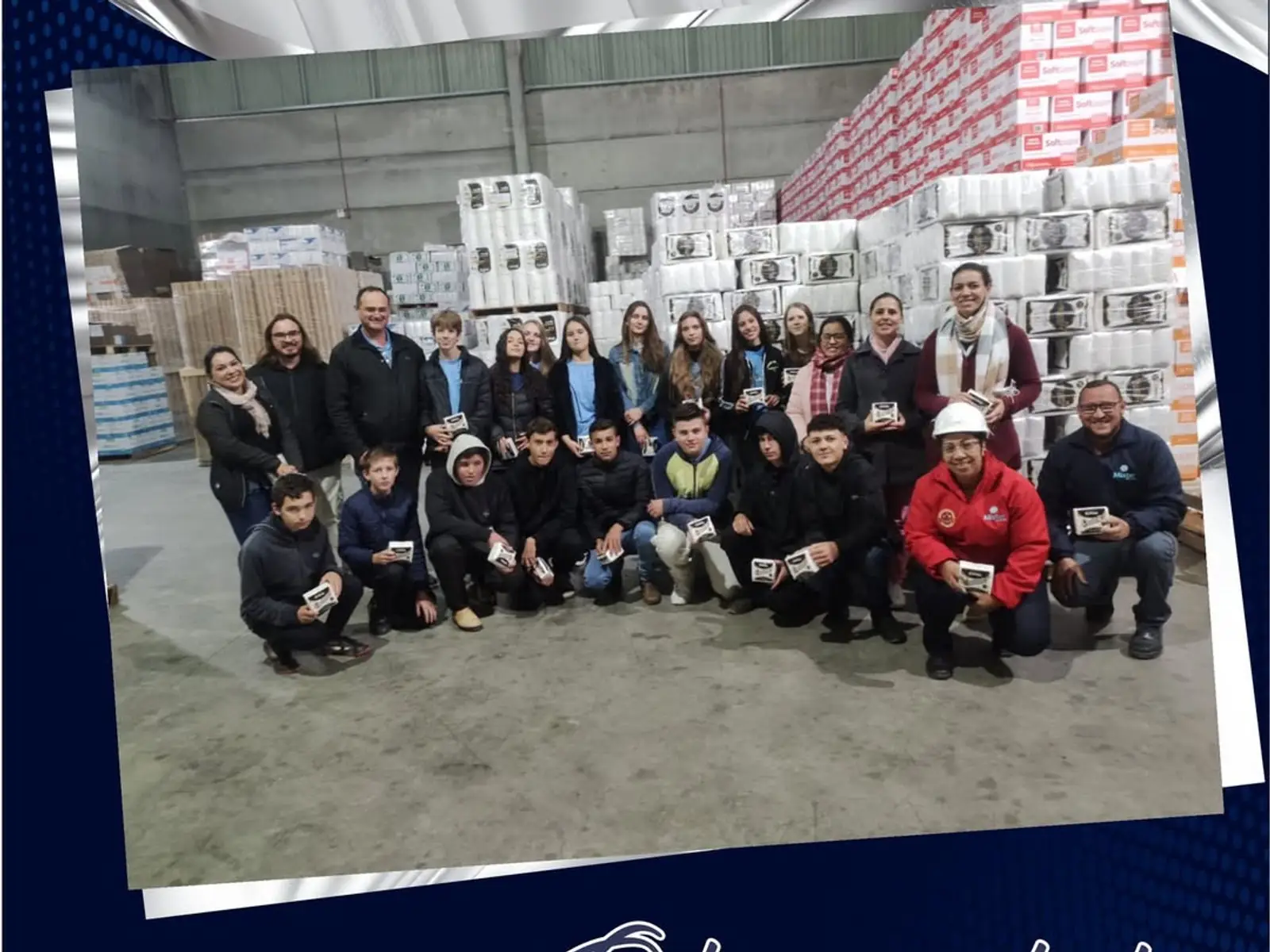 Visita de estudantes da escola N.E.M. Juliana Tomporoski Krul à fábrica